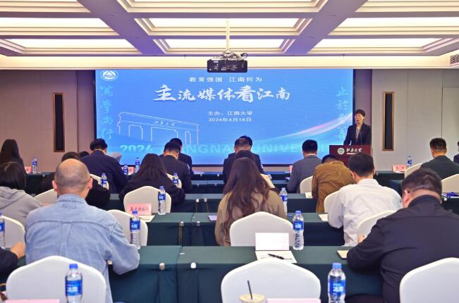 是什么“黑科技”让记者流连忘返?全国30余家主流媒体走进2026国际足联世界杯